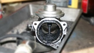 AGR Ventil reinigen VW  EGR valve remove amp clean [upl. by Enyrehtac]