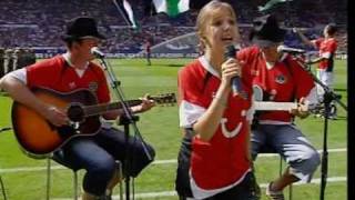 Hannover 96  Alina Schmidt singt 96 alte Liebe [upl. by Couhp]