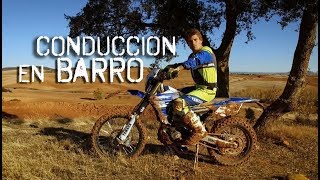 Técnica de conduccion de moto en barro [upl. by Arahset364]